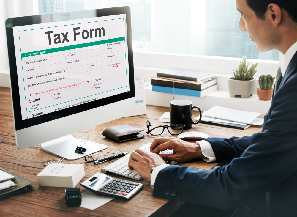 ITR filing checklist for salaried employees covering Form 16, AIS, Form 26AS and tax return verification.